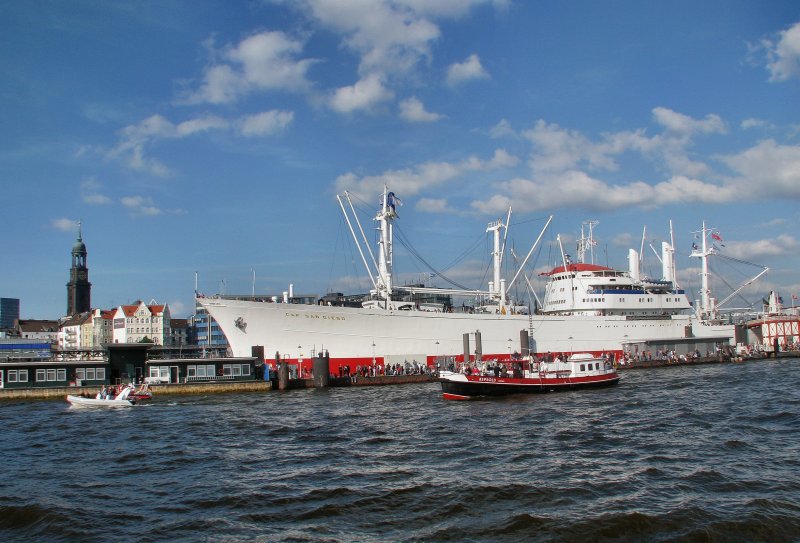 MS  Cap San Diego  Museumsfrachtschiff. Lg. 59,40m - Br.21,47m - 9998 BRZ - Bj.1962