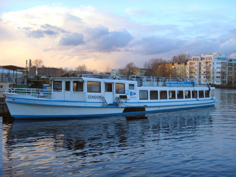 MS Condor der Stern+Kreis Schifffahrt an der Anlegestelle Treptower Park, Mrz 2008