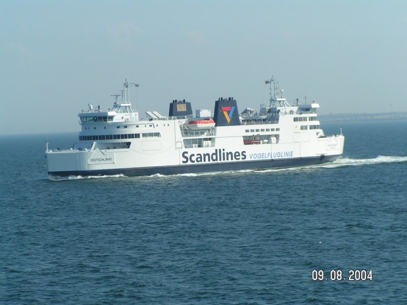 MS Deutschland am 9.8.2004 auf der Vogelfluglinie auf dem Weg von Rödby Havn nach Puttgarden.