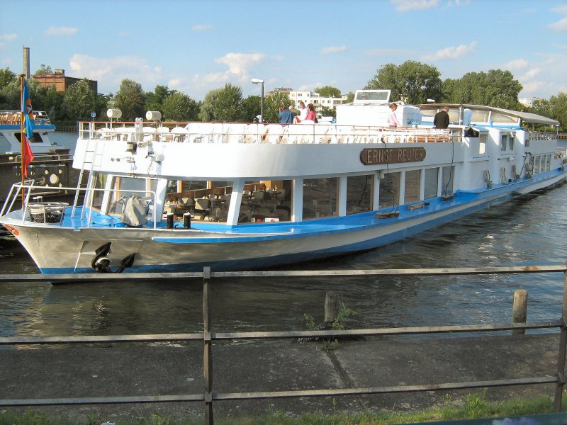 MS Ernst Reuter auf der Spree am Treptower Park, Sommer 2007