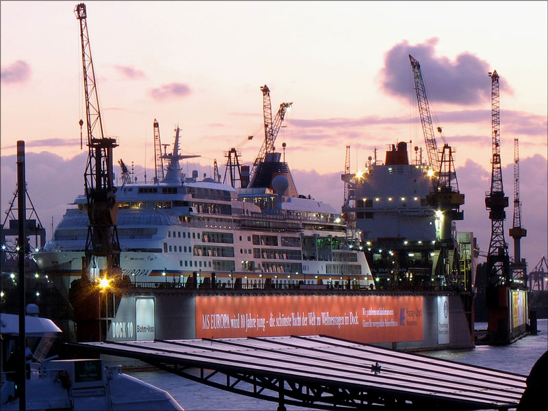  MS EUROPA wird 10 Jahre jung - die schnste Yacht der Welt zu Welnesstagen im Dock ; Hamburg, Dock 10 Blohm + Voss; 12.09.2009
