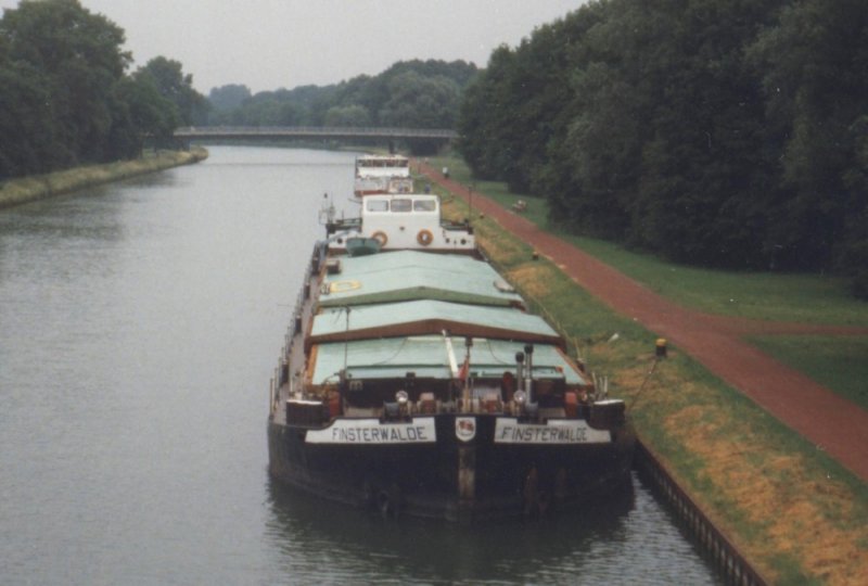 MS  Finsterwalde  liegt am 18.06.1993 an einer Liegestelle im Dortmund-Ems-Kanal, im Stadtgebiet von Mnster.