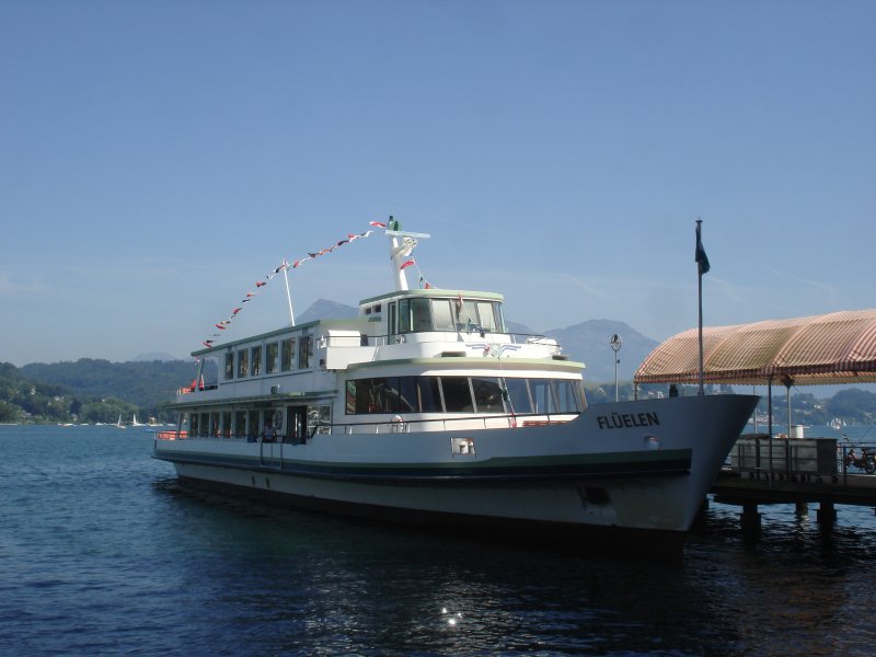 MS Flelen wartet am 5.08.2007 in Luzern auf die nchste Ausflugsfahrt.