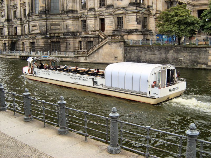 MS Franziska auf der Spree am Berliner Dom, Foto vom 1.9.2008