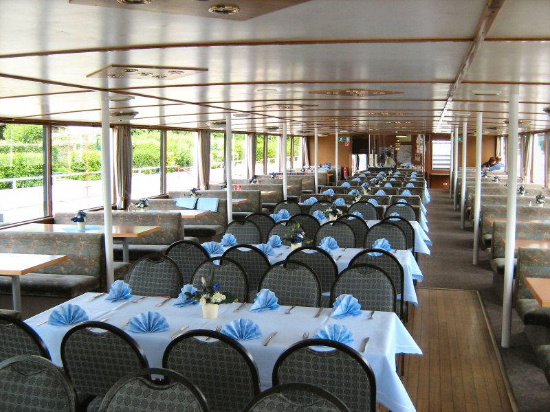 MS Hanseatik, Ausflugsschiff auf der Havel, Fahrgastraum unter Deck, Sommer 2007