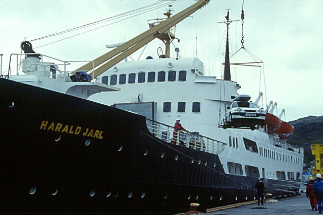 M/S  Harald Jarl  - Autoverladung am Kai von Bod; 03.06.2000, nordgehend