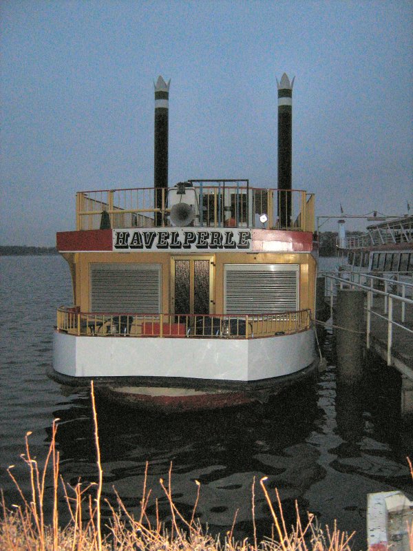 MS Havelperle wartet an der Anlegestelle an einem trben Weihnachtstag (26.12.2007) auf die neue Saison