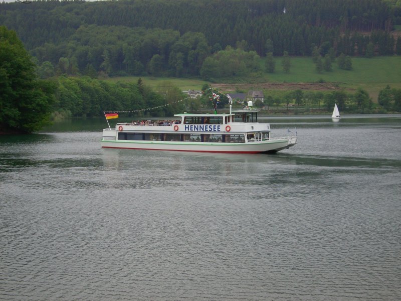 MS Hennesee im Mai 2007 auf dem Hennesee bei Meschede (Hochsauerlandkreis).