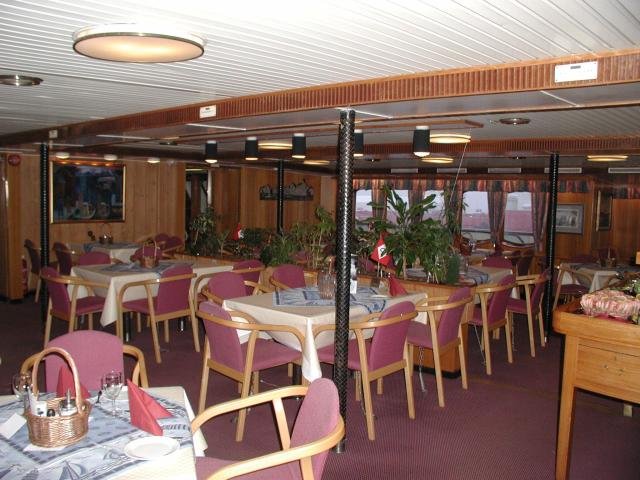 M/S  Lofoten  - Restaurant auf dem Salondeck; 03.02.2003, sdgehend