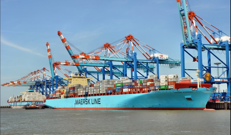 MS  Maersk Stepnica  im Juni 2009 in Bremerhaven. Lg.334m - Br. 43m - 20 Kn.