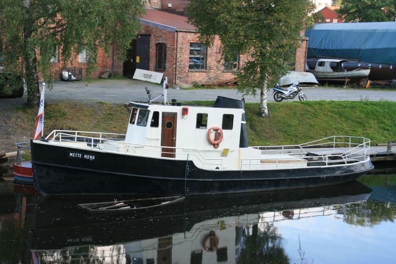 M/S  Mette Meng , Baujahr 1922, Glommen Mekaniske Verksted Fredrikstad, Bau No: 38. Lnge: 14,2m, Breite: 3,5m, 19 BRT. Die  Mette Meng  wurde als Dampfboot gebaut. 1963 erfolgte der Einbau eines Dieselaggregats. 1983 wurde sie restauriert und ist nun Bestandteil des Haldenkanalmuseum. rje, 12.09.2009