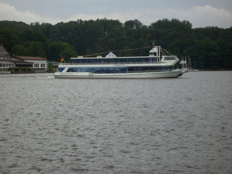 MS Mhnesee auf einer Ausflugsfahrt am Mhnestaudamm. (August 2007)