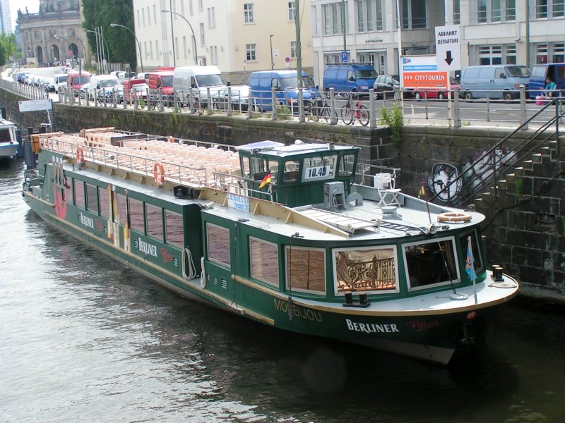 MS MONBIJOU an der Friedrichstrae. Schiff der Stern und Kreisschiffahrt in Berlin.