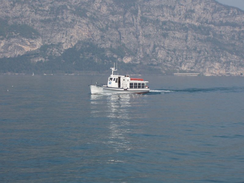 MS  Ninfea  wurde in den funfziger Jahren bei  Cantiere Papette  in Venedig gebaut. Es verkehrt heute auf dem Iseosee zwischen Iseo und Monte Isola