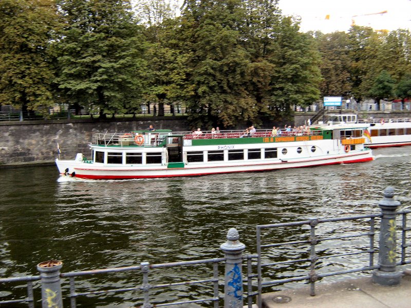 MS Phnix bei der Station Dom auf der Spree, 1. September 2008