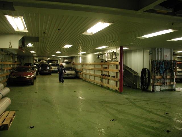 M/S  Polarlys  - Autodeck auf Deck 2; 10.03.2004, nordgehend