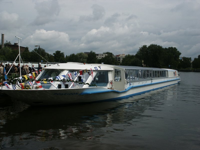 MS POSEIDON 2007 im Hafen Treptow. Schiffstaufe - Schiff der Stern und Kreisschiffahrt in Berlin.