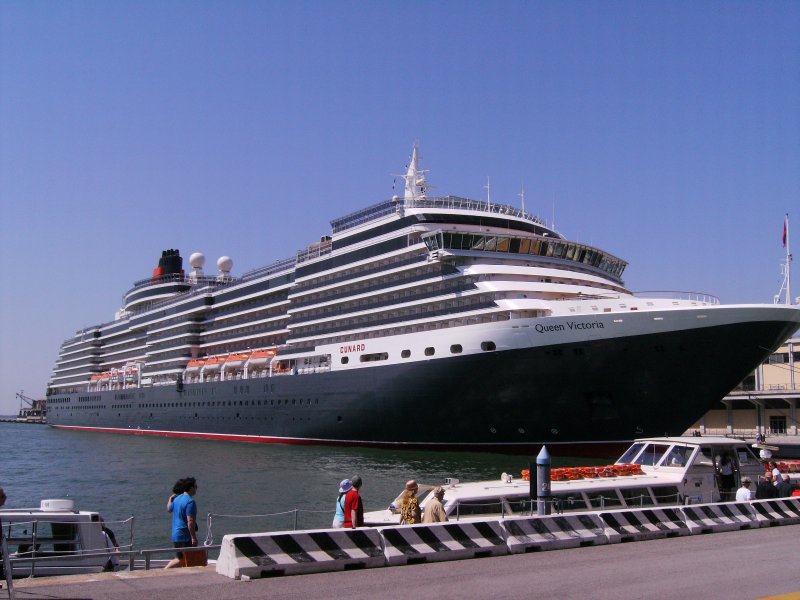 MS Queen Victoria macht am 14.08.2008
Stop im Hafen von Venezia.