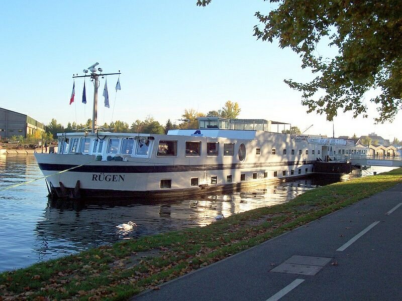 MS  Rgen  im Passagierschiff-Hafen Strasburg / Frankreich im Oktober 2004, Ende einer schnen Schiffsreise ber Saar, Mosel, Neckar und Rhein.
