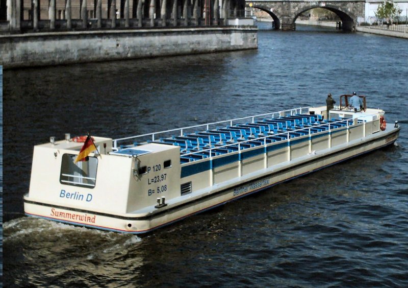 MS Sommerwind (Berliner Wassertaxi) auf der Spree in Berlin-Mitte. L 23,97 m - B 5,08 m. 120 Personen, Aufnahme von 2007