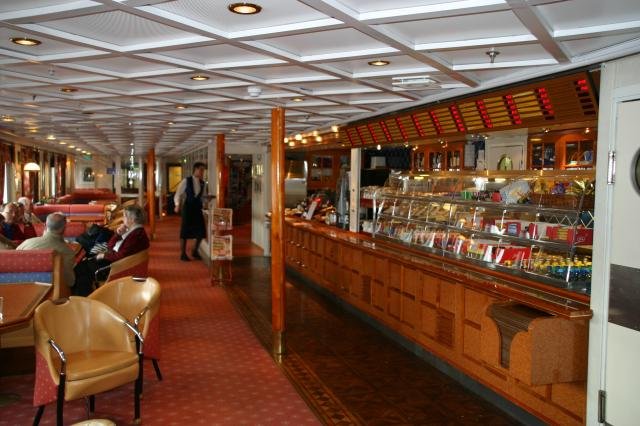 M/S  Versterlen  - Cafeteria auf Deck D, 12.09.2006, sdgehend