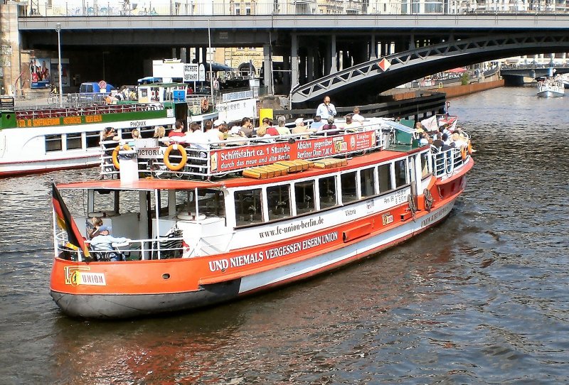 MS Victoria beim Bhf. Friedrichstrasse, 2007