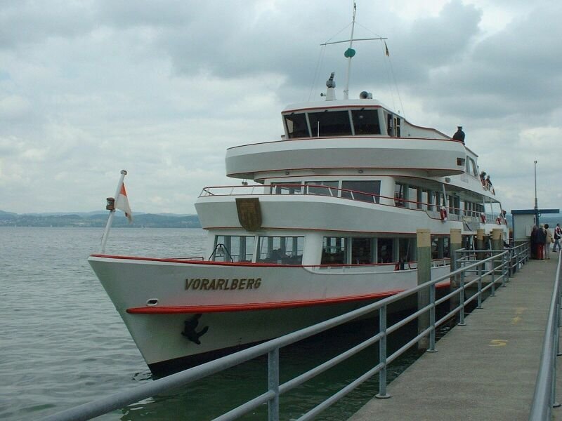 MS  Vorarlberg  im Mai 2004 am Bootssteg der Insel Mainau.