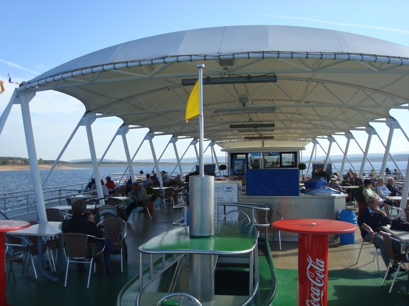 MS Brombachsee , das obere der drei Decks ist als offenes Sonnendeck
gestaltet,Deck 1 und 2 sind verglast und voll klimatisiert,
ca.750 Passagiere haben Platz,
Okt.2009