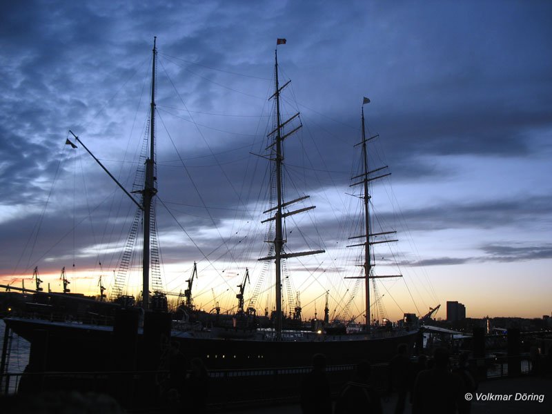 Museumsschiff Dreimastbark Rickmer Rickmers im Hamburger Hafen bei Sonnenuntergang - St. Pauli Landungsbrcken, 26.11.2006
