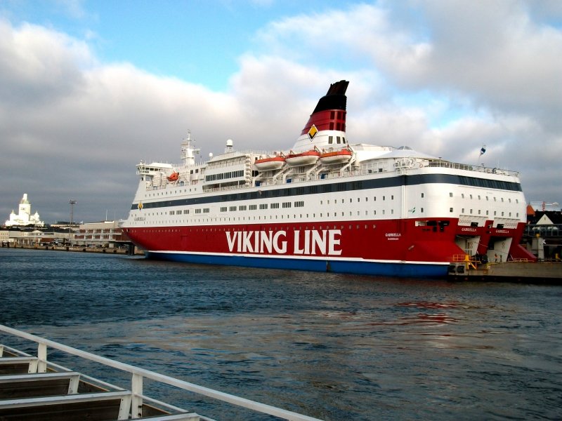 MV GABRIELLA in Helsinki. Im Hintergrund der berhmte Dom