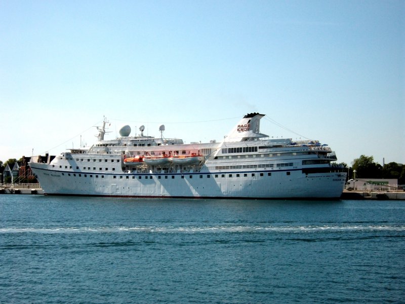 MV Ocean Majesty in Warnemnde (19.08.09)