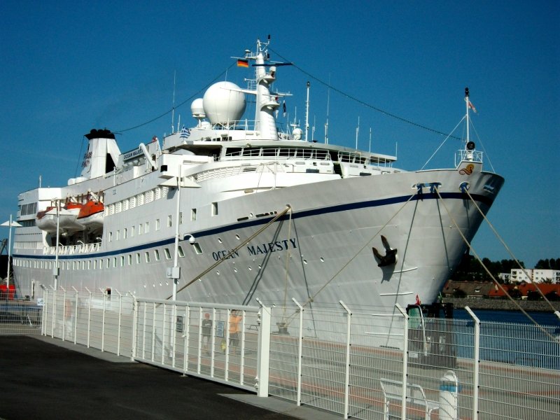 MV Ocean Monarch in Warnemnde (19.08.09)