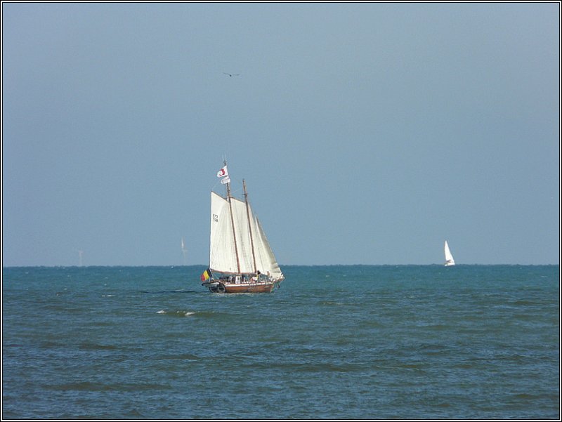 Nachdem alle Segel gesetzt sind, kann die Fahrt auf der Nordsee losgehen. Bild aufgenommen in Oostende am 14.09.08. (Jeanny)