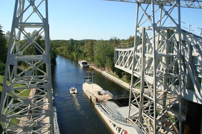 Nachdem ein Sportboot in der sdlichen Schleusenkammer abwrts geschleust wurde, verlsst es die Kirkfield Lift Lock und setzt sein Weg in Richtung Lake Huron fort. Km 272, 30.08.2008