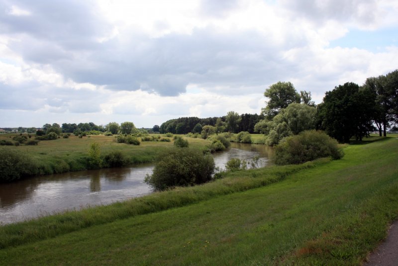 Neissemnde, Ortsteil Breslack, Neisse, aus Richtung Guben, Oder-Neisse-Radweg, 04.06.09