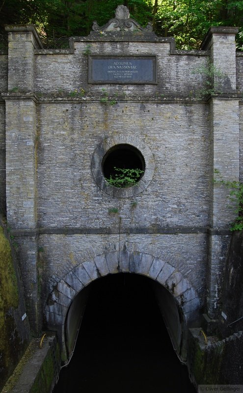 Nordportal des Weilburger Schiffstunnels, einziger Schiffstunnel Deutschlands. (25. April 2009)