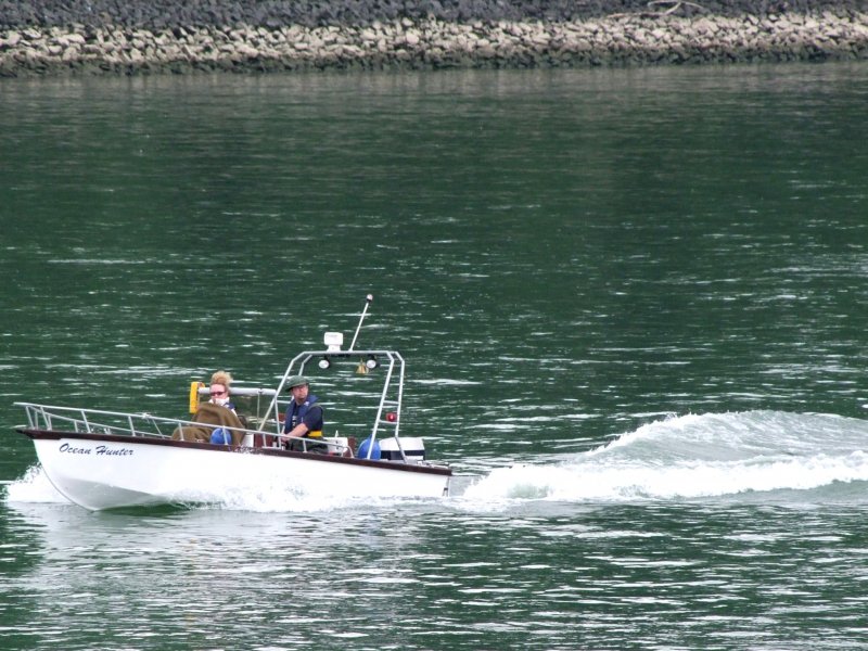 Ocean Hunter jagt in den Vormittagstunden bei Worms auf den Gewssern des Rheins; 080828