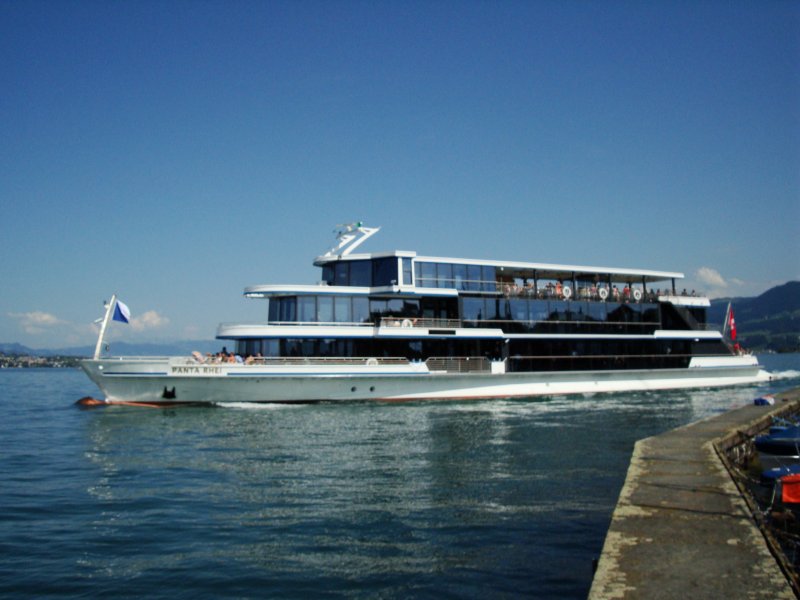 (Pannen)Glaskasten auf dem Zrichsee: Die MS Panta Rhei hat soeben Wdenswil verlassen.