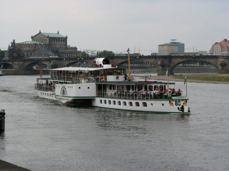 PD  Dresden  fhrt Stromaufwrts nach Pillnitz.02.09.07.