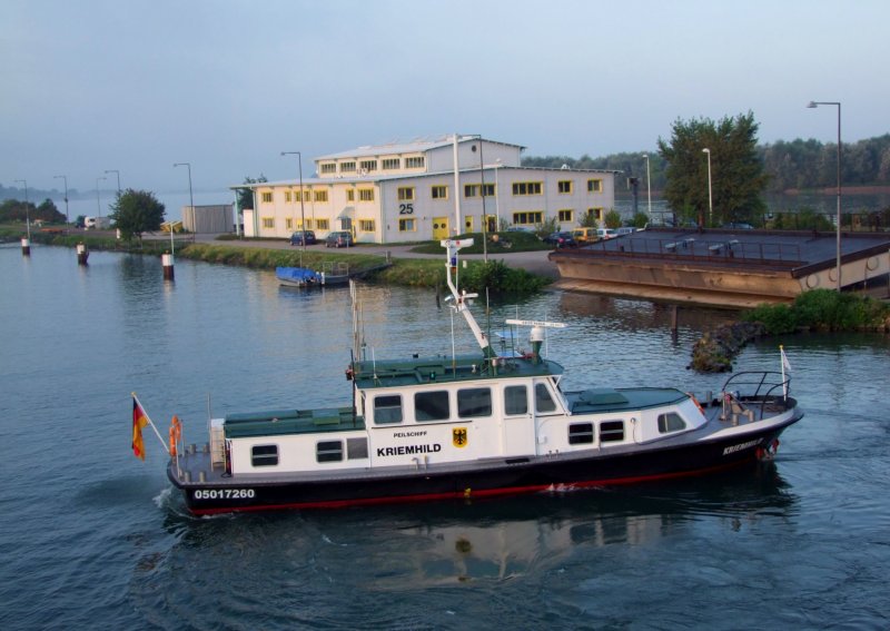 Peilschiff Kriemhild im Schleusenbecken von Iffezheim; 080903