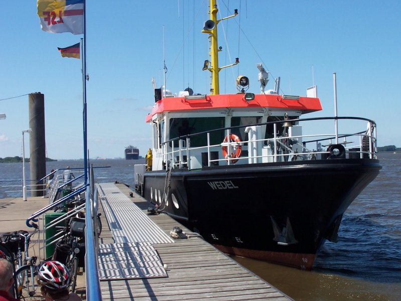 Peilschiff  WEDEL  des Auenbezirks Wedel des Wasser- und Schifffahrtsamtes Hamburg. Am Schiffsanleger Lhe 23.06.2009