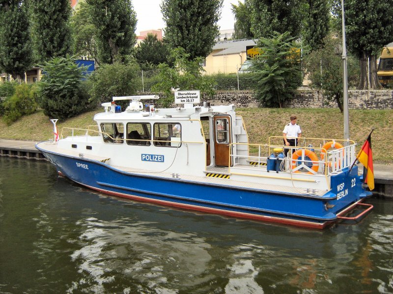 Polizeiboot Spree in der Oberschleuse des Landwehrkanals Berlin 2007