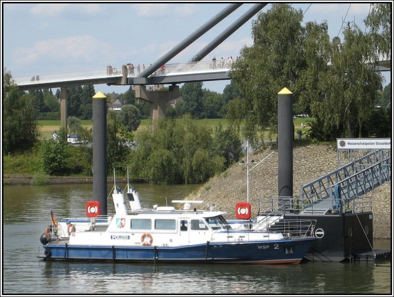 Polizeiboot  WSP 2  am Anleger der Wasserschutzpolizei Dsseldorf. (08.07.2007)