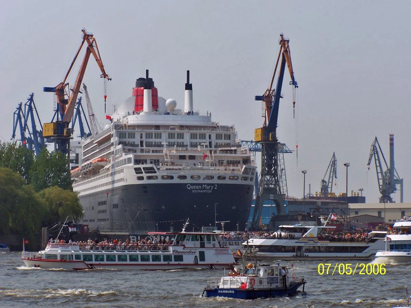  Queen Mary 2  Im Trockendock bei Blohm und Voss in Hamburg.