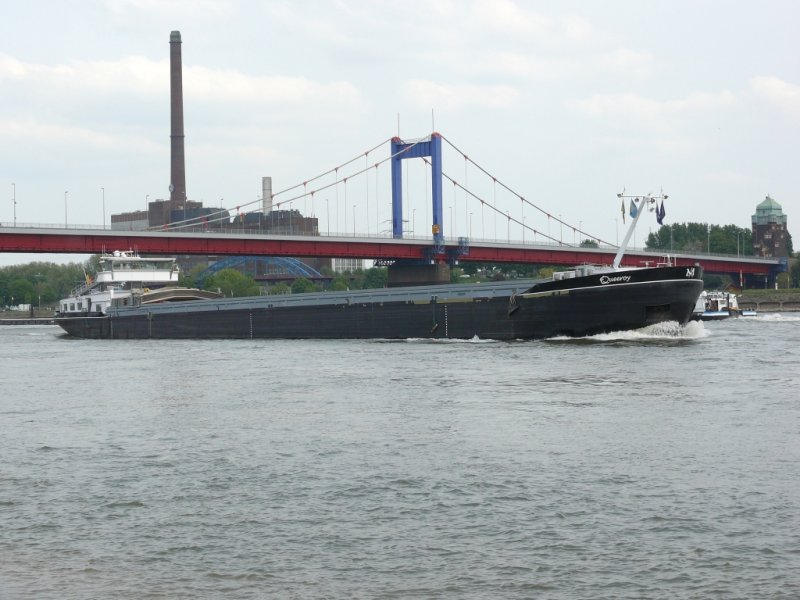  QUEEROY  Rheinaufwrts bei Duisburg am 26.4.2009