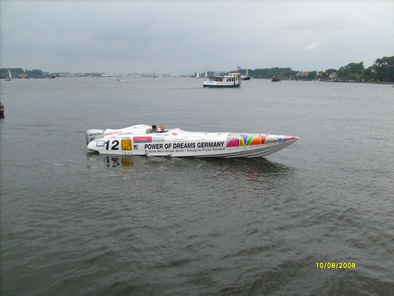 Raceboat  Power of Dreams Germany  whrend einer Promotion Tour auf der Hanse Sail 2008 in Rostock, Honda Sport Racer 225, Top Speed > 100+ kmph, 225 PS