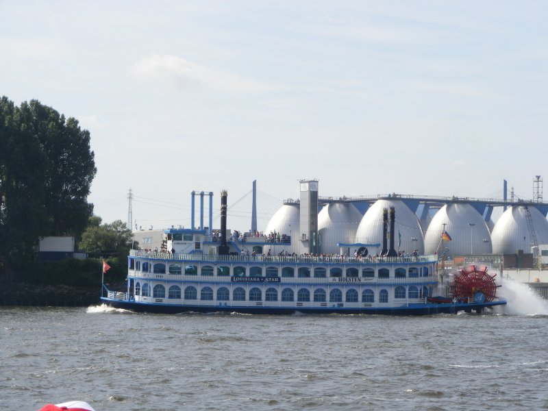 Raddampfer   Louesiana-Stad  im Hamburger Hafen 2008