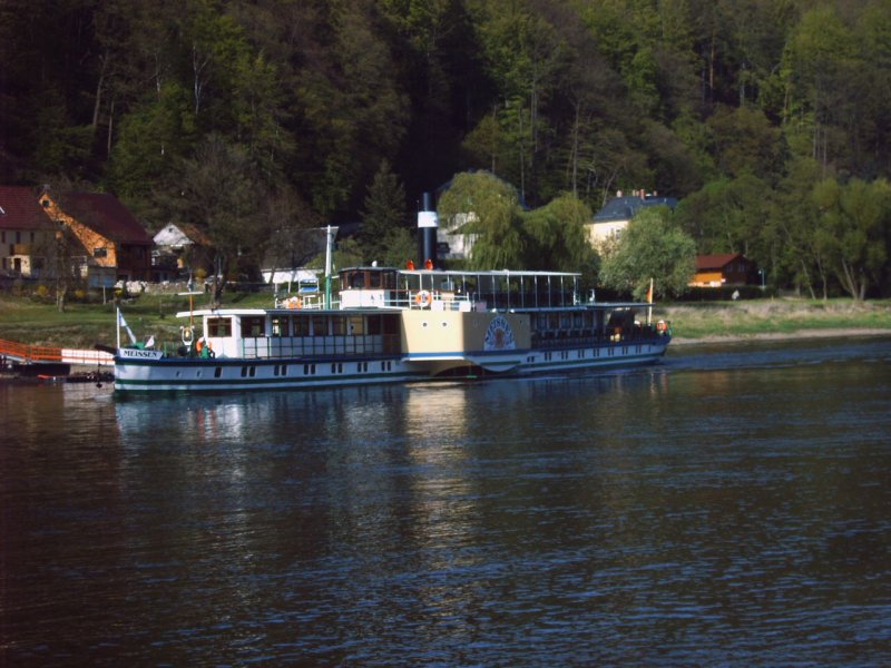 Raddampfer  Meissen  zwischen Rathen und Wehlen