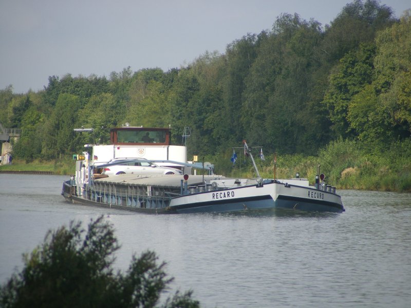 RECARO / Bad Pyrmont  L 77 B 8,20 T 1056 ( 4021910 ) auf dem Mittellandkanal bei Lbbecke in Fahrtrichtung Minden.
Am 24.08.08