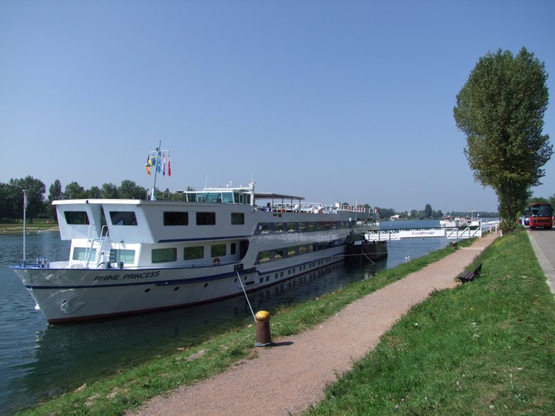 Rhein-Princess hat am Hafen von Breisach angelegt; 080830